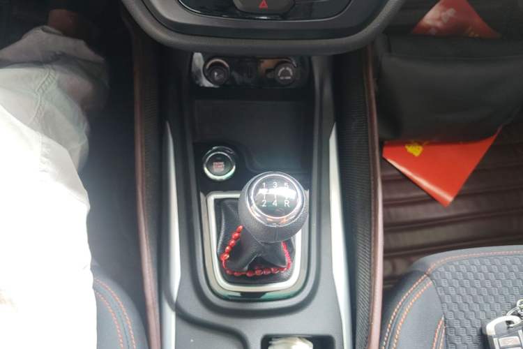 Used SWM X3 2021 1.5L Manual Comfort Version 7 Seats Gear Lever