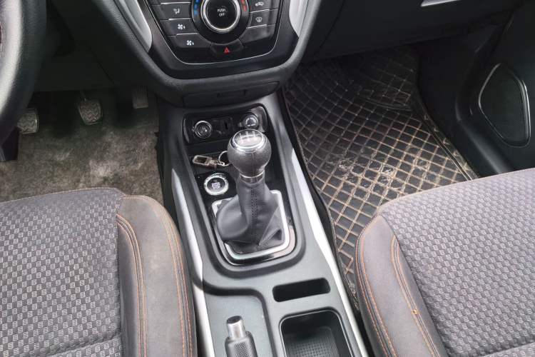 Used SWM X3 2021 1.5L Manual Comfort Version 7 Seats Gear Lever