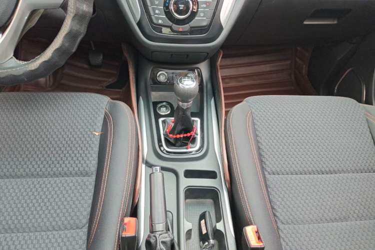 Used SWM X3 2021 1.5L Manual Comfort Version 7 Seats Gear Lever