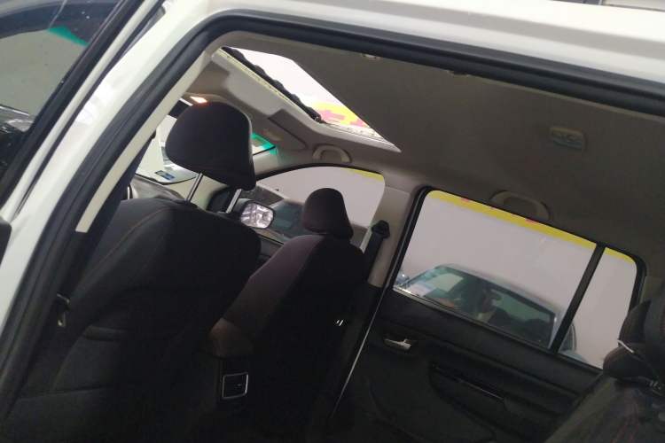 Used SWM X3 2021 1.5L Manual Comfort Version 7 Seats Headliner