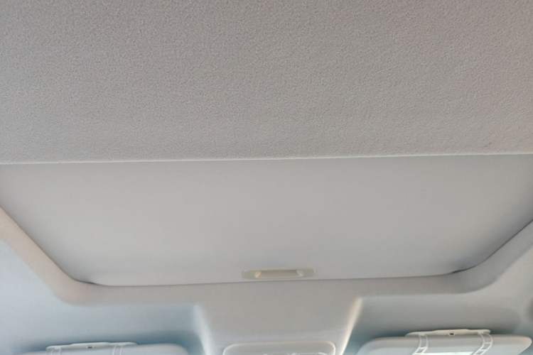 Used SWM X3 2021 1.5L Manual Comfort Version 7 Seats Headliner