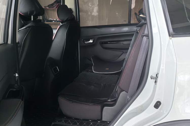 Used SWM X3 2021 1.5L Manual Comfort Version 7 Seats Interior 1