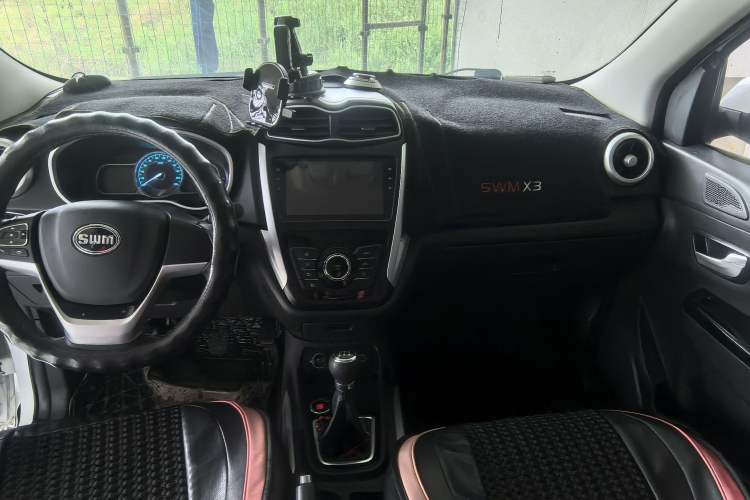 Used SWM X3 2021 1.5L Manual Comfort Version 7 Seats Interior 3