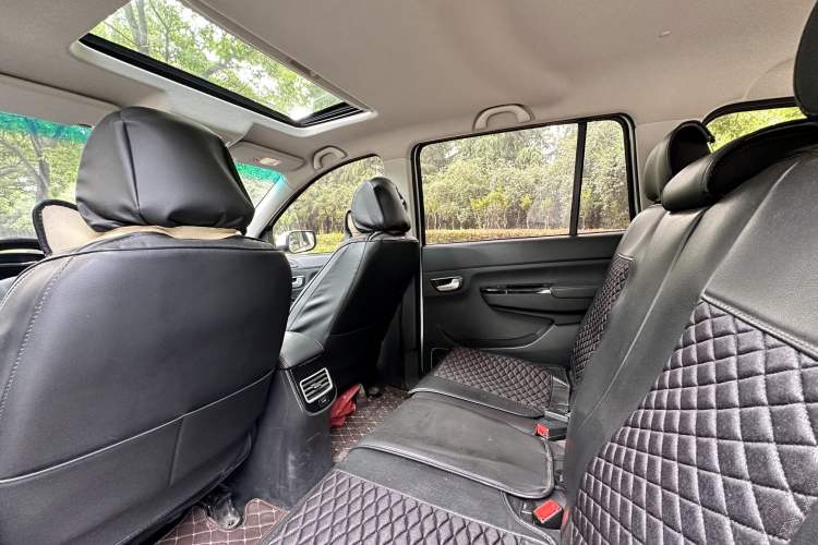 Used SWM X3 2021 1.5L Manual Comfort Version 7 Seats Interior 4