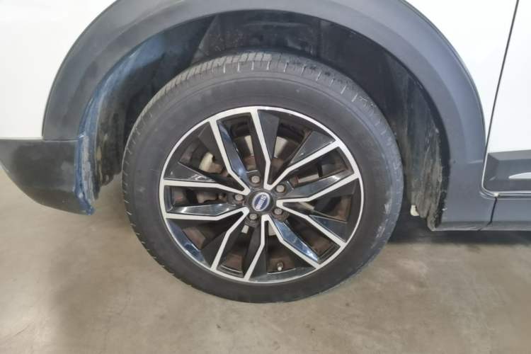 Used SWM X3 2021 1.5L Manual Comfort Version 7 Seats Left Front Wheel Hub