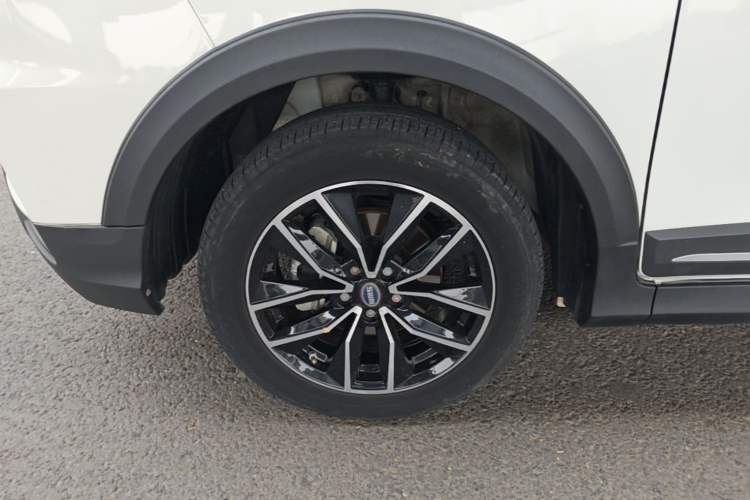 Used SWM X3 2021 1.5L Manual Comfort Version 7 Seats Left Front Wheel Hub