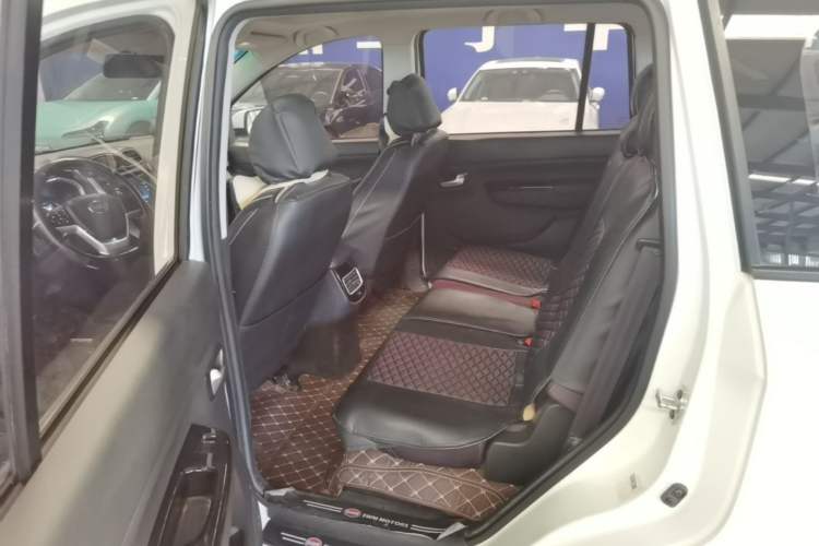 Used SWM X3 2021 1.5L Manual Comfort Version 7 Seats Left Rear Seat