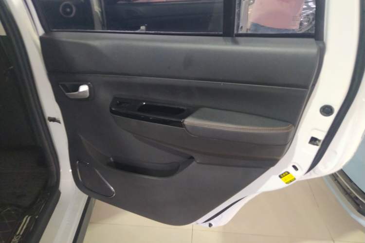 Used SWM X3 2021 1.5L Manual Comfort Version 7 Seats Right Rear Door Interior