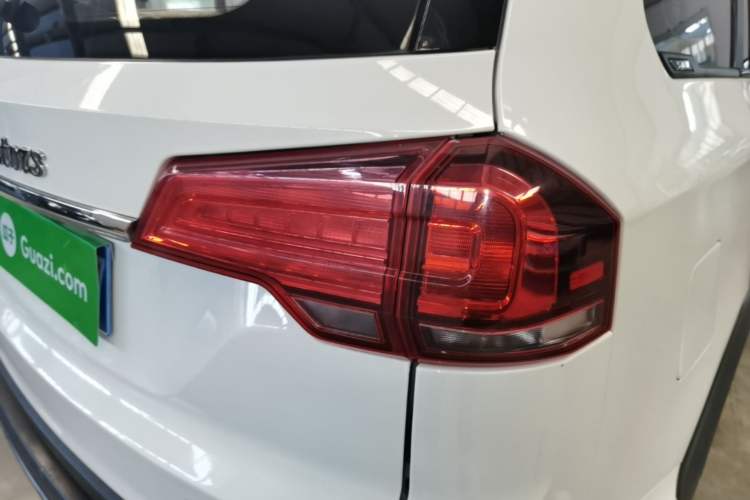 Used SWM X3 2021 1.5L Manual Comfort Version 7 Seats Right Rear Taillight