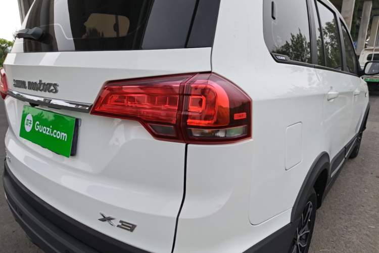 Used SWM X3 2021 1.5L Manual Comfort Version 7 Seats Right Rear Taillight