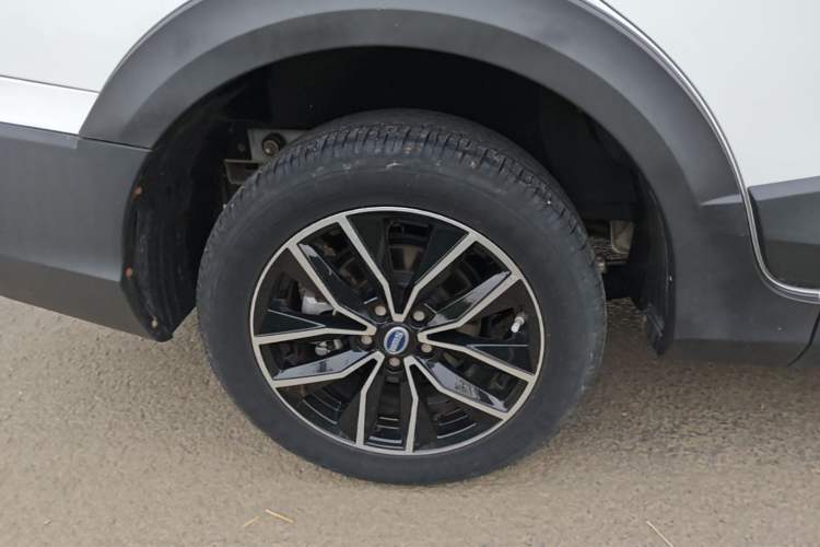 Used SWM X3 2021 1.5L Manual Comfort Version 7 Seats Right Rear Wheel Hub