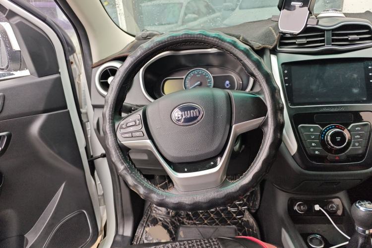 Used SWM X3 2021 1.5L Manual Comfort Version 7 Seats Steering Wheel