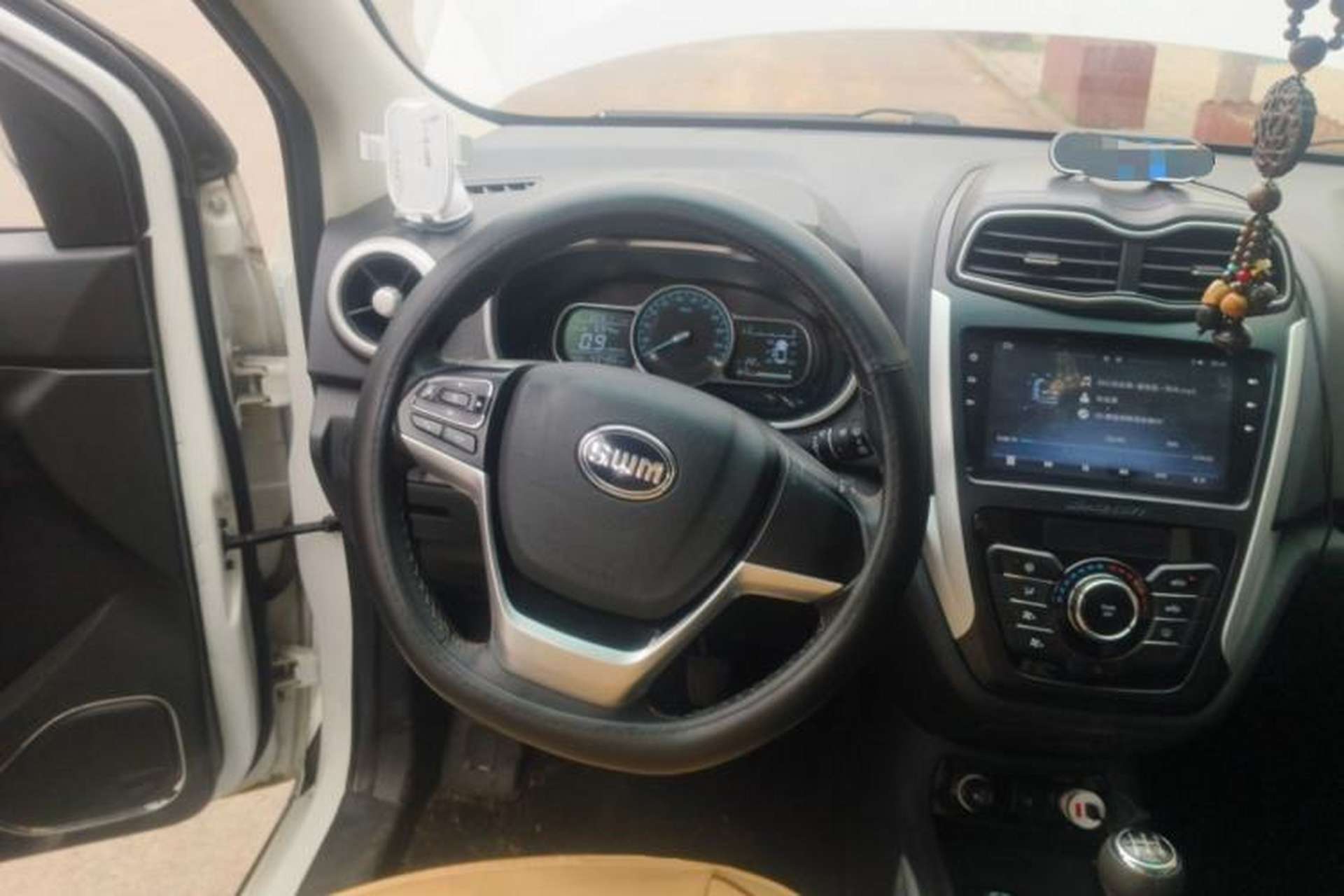 Used SWM X3 2021 1.5L Manual Comfort Version 7 Seats Steering Wheel