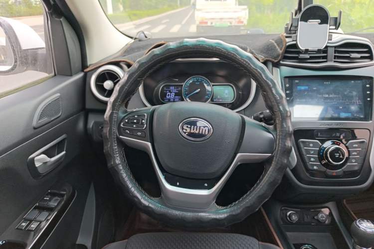 Used SWM X3 2021 1.5L Manual Comfort Version 7 Seats Steering Wheel