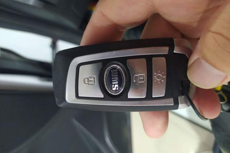 Used SWM X3 2021 1.5L Manual Comfort Version 7 Seats Vehicle Key