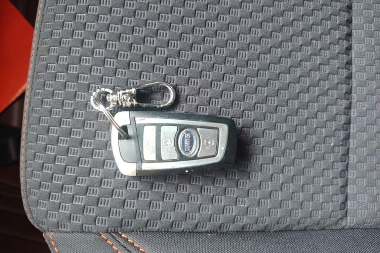 Used SWM X3 2021 1.5L Manual Comfort Version 7 Seats Vehicle Key