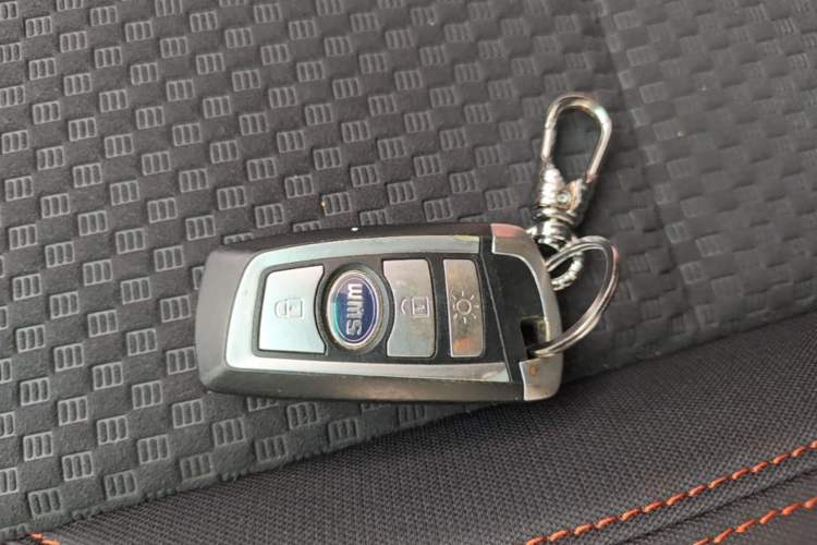 Used SWM X3 2021 1.5L Manual Comfort Version 7 Seats Vehicle Key