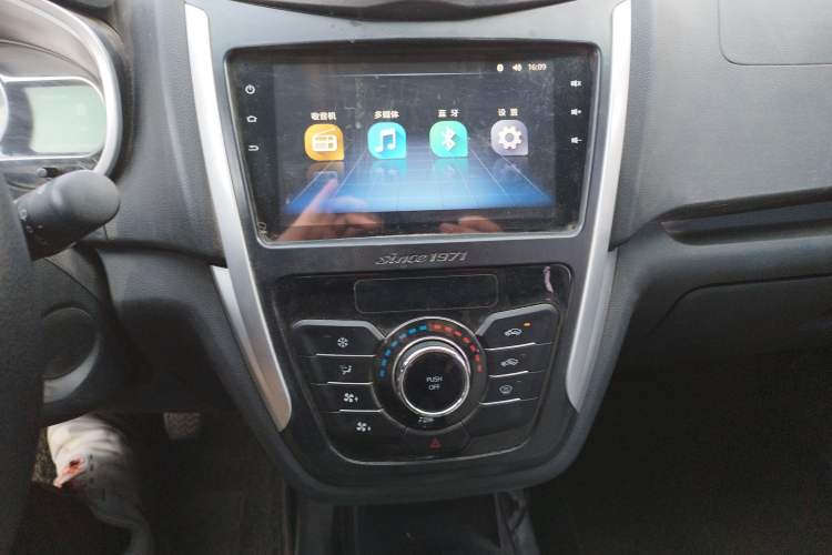 Used SWM X3 2022 1.5L Manual Comfort Edition Audio And AC Panel