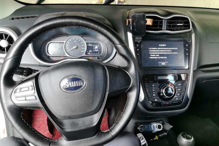 Used SWM X3 2022 1.5L Manual Comfort Edition Center Console