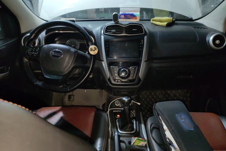 Used SWM X3 2022 1.5L Manual Comfort Edition Center Console