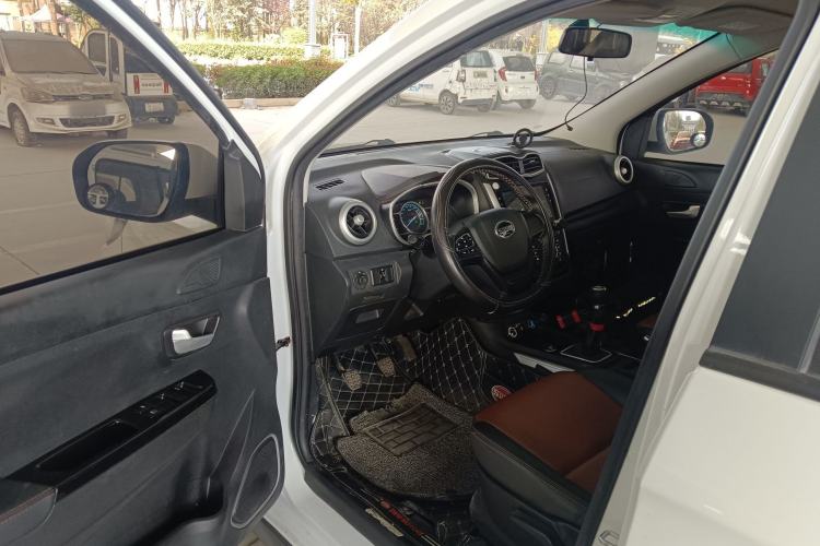 Used SWM X3 2022 1.5L Manual Comfort Edition Driver Seat