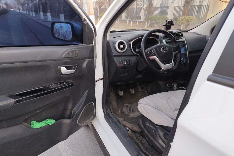 Used SWM X3 2022 1.5L Manual Comfort Edition Driver Seat