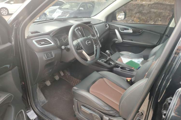 Used SWM X7 2020 2.0L Manual Elite Version 7 Seats Interior 2