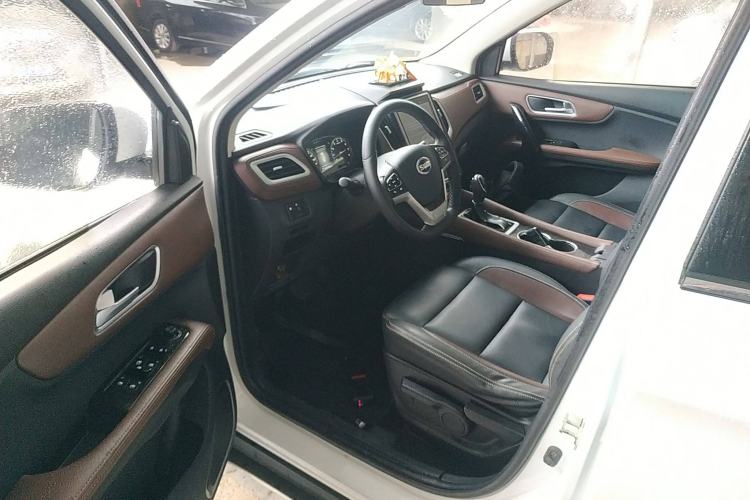 Used SWM X7 2017 1.5T Automatic Smart Enjoyment Version 7 Seats Interior 3