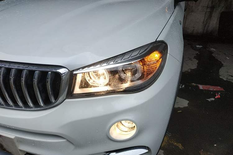 Used SWM X7 2017 1.5T Automatic Smart Enjoyment Version 7 Seats Left Front Headlight