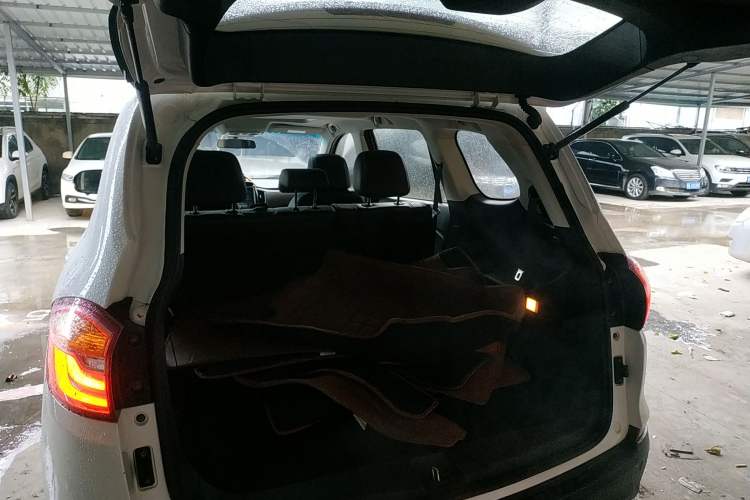 Used SWM X7 2017 1.5T Automatic Smart Enjoyment Version 7 Seats Trunk