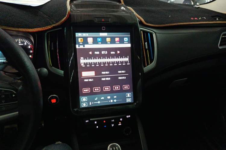Used SWM X7 2016 1.5T Manual Luxury Edition 7 Seats Audio And AC Panel