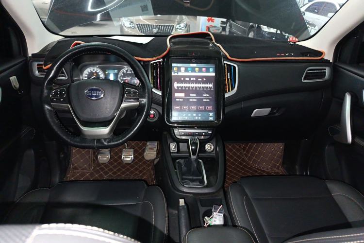 Used SWM X7 2016 1.5T Manual Luxury Edition 7 Seats Center Console