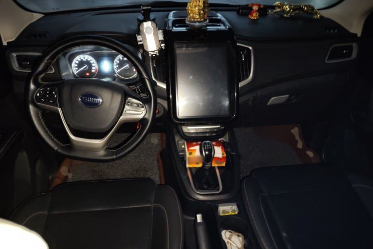 Used SWM X7 2016 1.8L Manual Luxury Edition 7 Seats Center Console