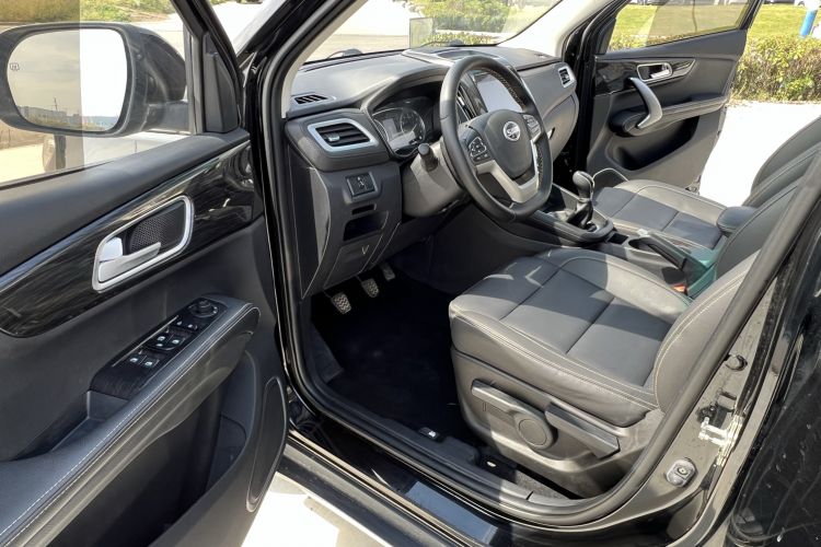 Used SWM X7 2016 1.8L Manual Luxury Edition 7 Seats Driver Seat