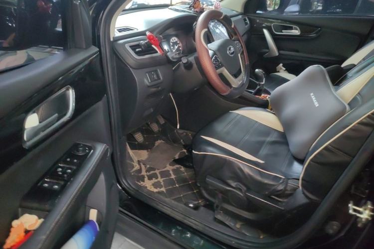 Used SWM X7 2016 1.8L Manual Luxury Edition 7 Seats Driver Seat