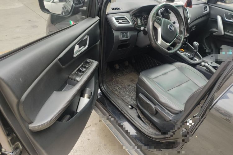 Used SWM X7 2016 1.8L Manual Luxury Edition 7 Seats Driver Seat