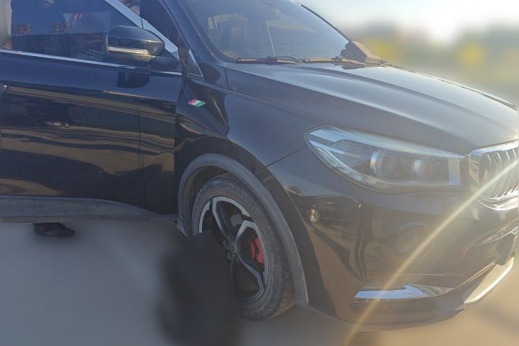 Used SWM X7 2016 1.5T Manual Luxury Edition 7 Seats Front Right 45 Deg