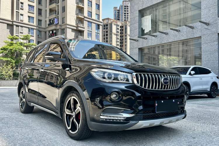 Used SWM X7 2016 1.5T Manual Luxury Edition 7 Seats Front Right 45 Deg