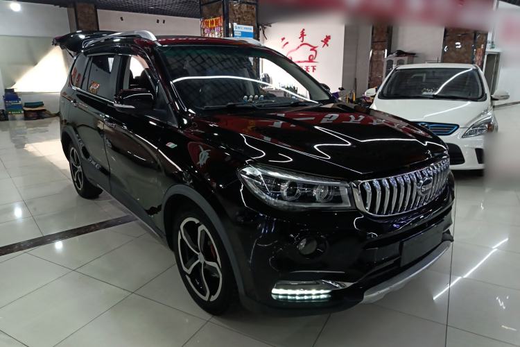 Used SWM X7 2016 1.5T Manual Luxury Edition 7 Seats Front Right 45 Deg