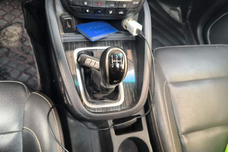 Used SWM X7 2016 1.8L Manual Luxury Edition 7 Seats Gear Lever