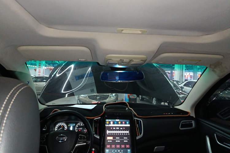 Used SWM X7 2016 1.5T Manual Luxury Edition 7 Seats Headliner