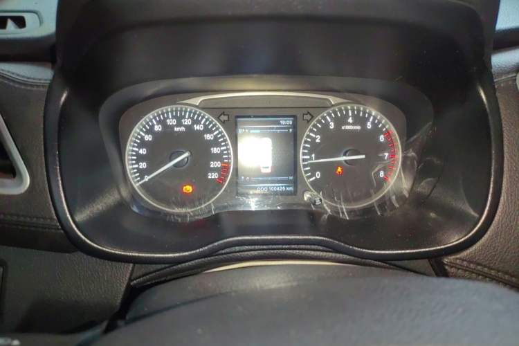 Used SWM X7 2016 1.8L Manual Luxury Edition 7 Seats Instrument Cluster