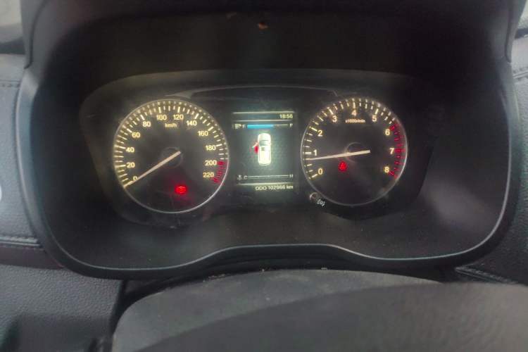 Used SWM X7 2016 1.8L Manual Luxury Edition 7 Seats Instrument Cluster