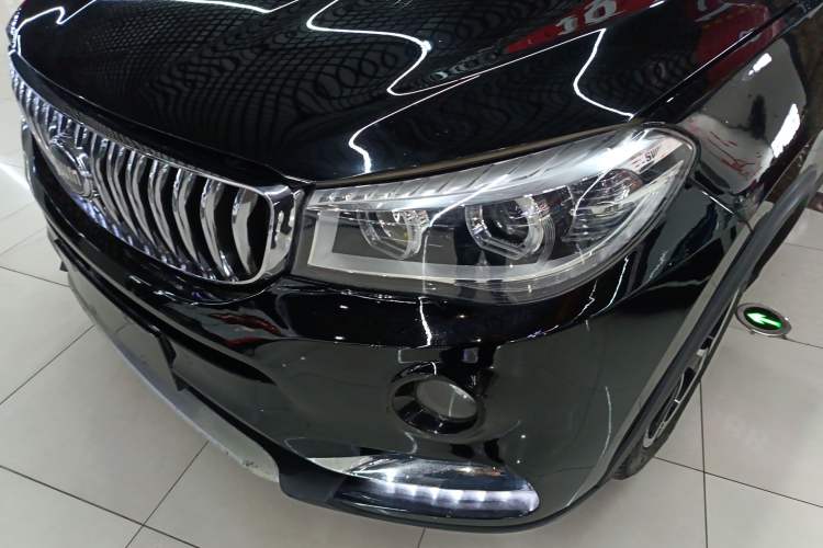 Used SWM X7 2016 1.5T Manual Luxury Edition 7 Seats Left Front Headlight