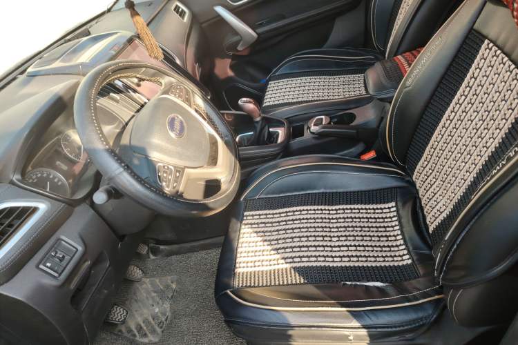 Used SWM X7 2016 1.5T Manual Luxury Edition 7 Seats Left Front Seat