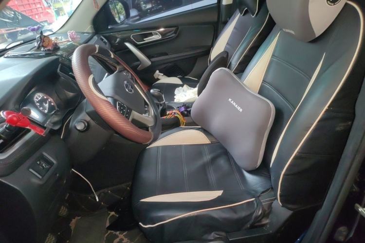Used SWM X7 2016 1.8L Manual Luxury Edition 7 Seats Left Front Seat