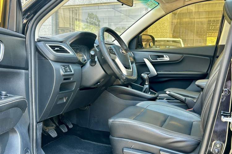 Used SWM X7 2016 1.5T Manual Luxury Edition 7 Seats Left Front Seat