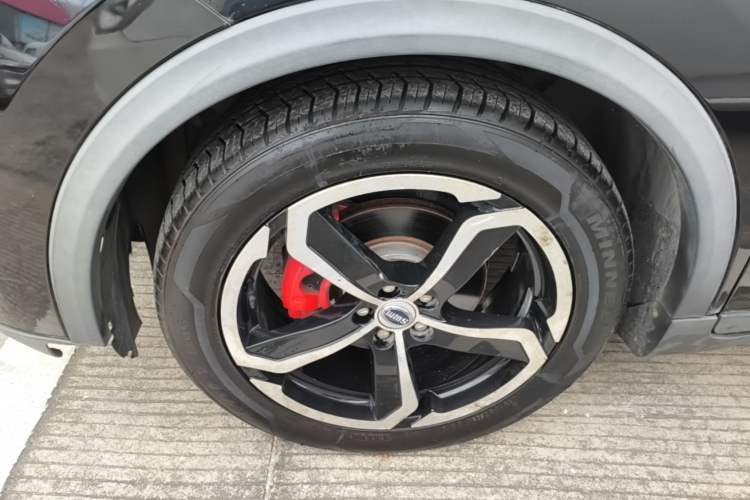 Used SWM X7 2016 1.5T Manual Luxury Edition 7 Seats Left Front Wheel Hub