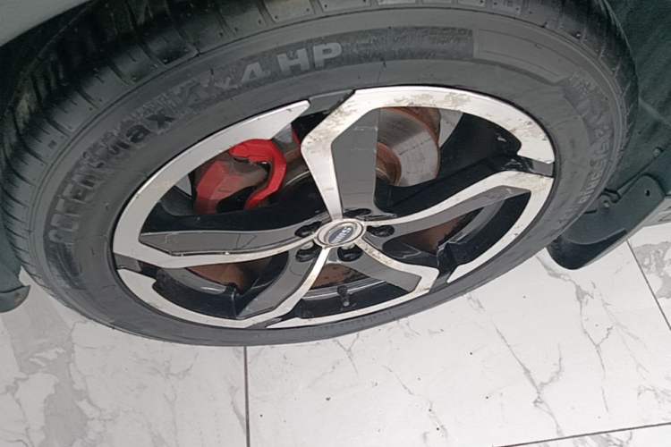 Used SWM X7 2016 1.5T Manual Luxury Edition 7 Seats Left Front Wheel Hub
