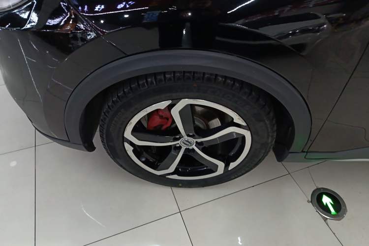 Used SWM X7 2016 1.5T Manual Luxury Edition 7 Seats Left Front Wheel Hub